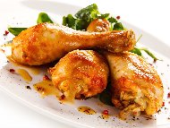 Рецепта Печени пикантни мариновани пилешки бутчета със соев сос, доматено пюре, мед и горчица на фурна